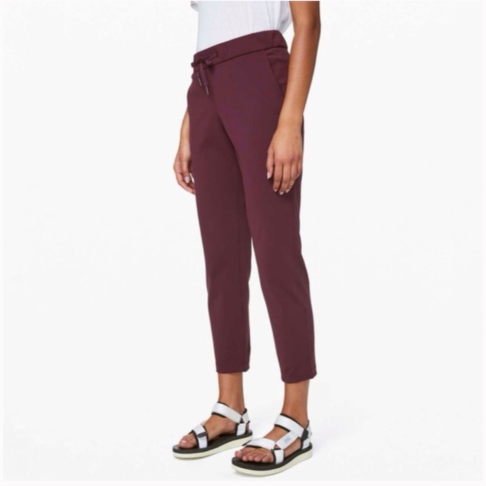 Lululemon On the Fly 7/8 pant SZ 6, Burgundy